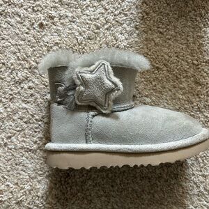 Toddler girl UGG boots size 8, sparkly star grey